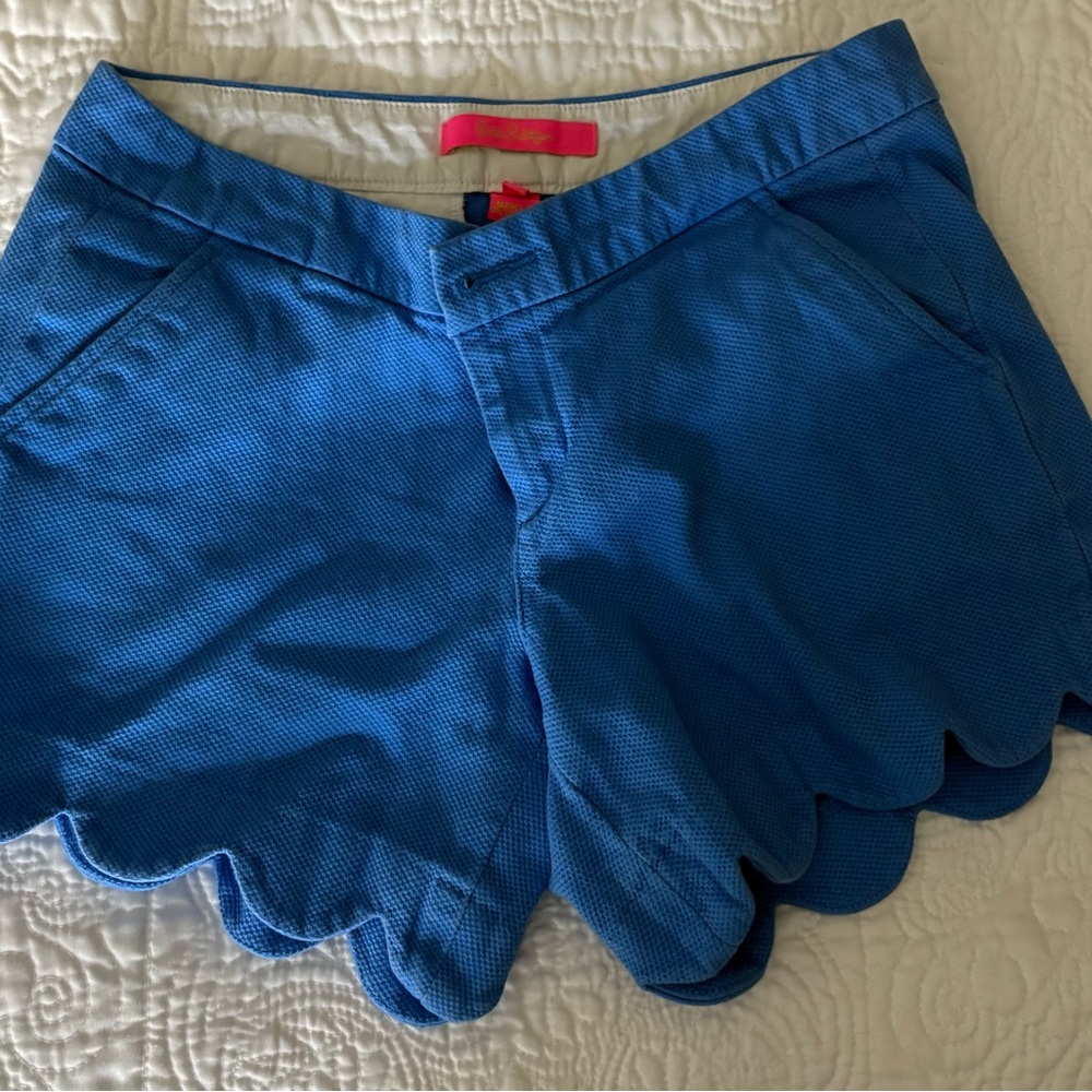 Lilly Pulitzer Women’s Scallop Hem Shorts in Bright Blue